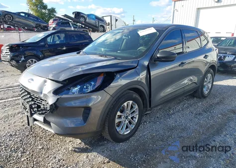2022 Ford Escape S z USA, uszkodzony, nr VIN 1FMCU0F63NUB66599